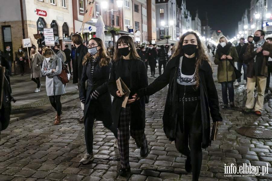 "Peace not PiS". Kolejny protest w Elblgu, demonstracj prbowano zakci, fot. 5