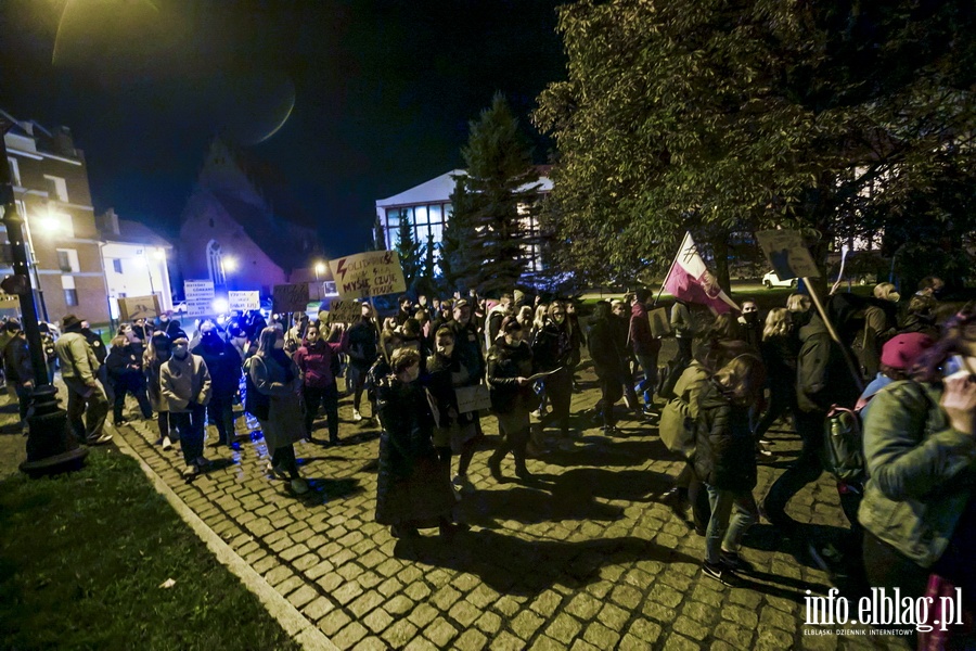 "Peace not PiS". Kolejny protest w Elblgu, demonstracj prbowano zakci, fot. 9