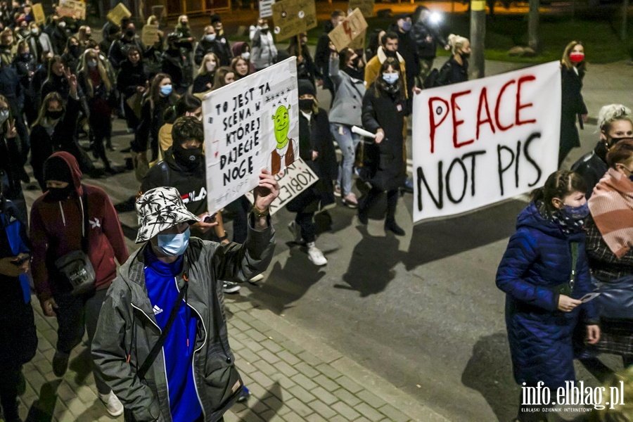 "Peace not PiS". Kolejny protest w Elblgu, demonstracj prbowano zakci, fot. 12