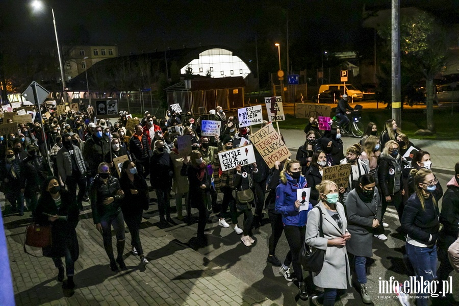 "Peace not PiS". Kolejny protest w Elblgu, demonstracj prbowano zakci, fot. 15