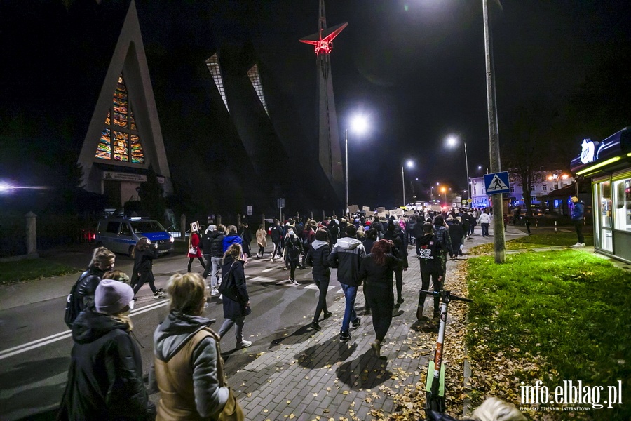 "Peace not PiS". Kolejny protest w Elblgu, demonstracj prbowano zakci, fot. 21