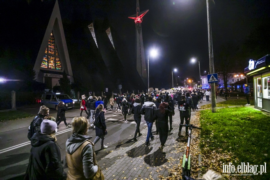 "Peace not PiS". Kolejny protest w Elblgu, demonstracj prbowano zakci, fot. 21