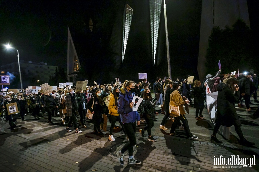 "Peace not PiS". Kolejny protest w Elblgu, demonstracj prbowano zakci, fot. 22