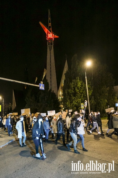 "Peace not PiS". Kolejny protest w Elblgu, demonstracj prbowano zakci, fot. 23