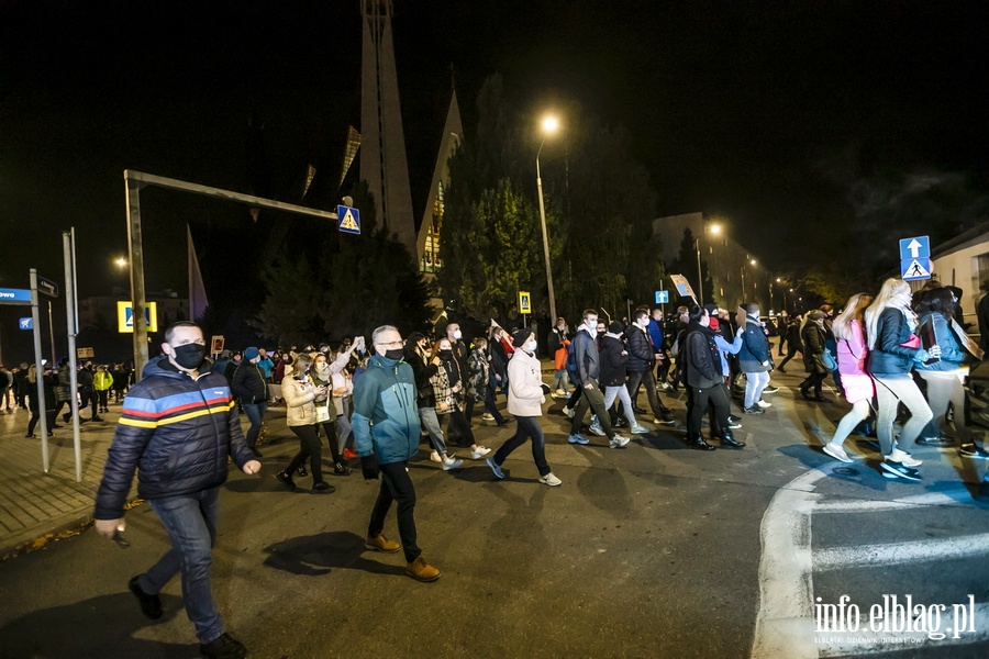 "Peace not PiS". Kolejny protest w Elblgu, demonstracj prbowano zakci, fot. 24