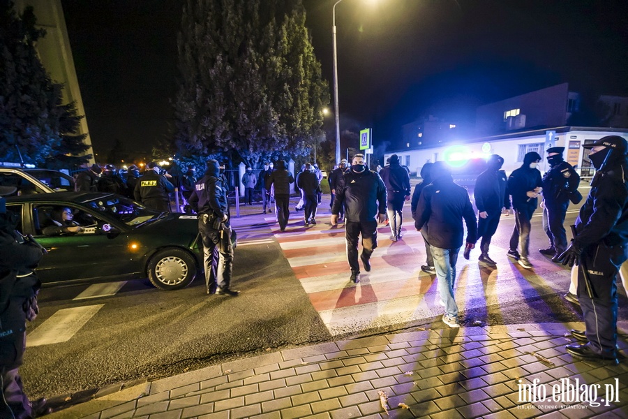 "Peace not PiS". Kolejny protest w Elblgu, demonstracj prbowano zakci, fot. 27