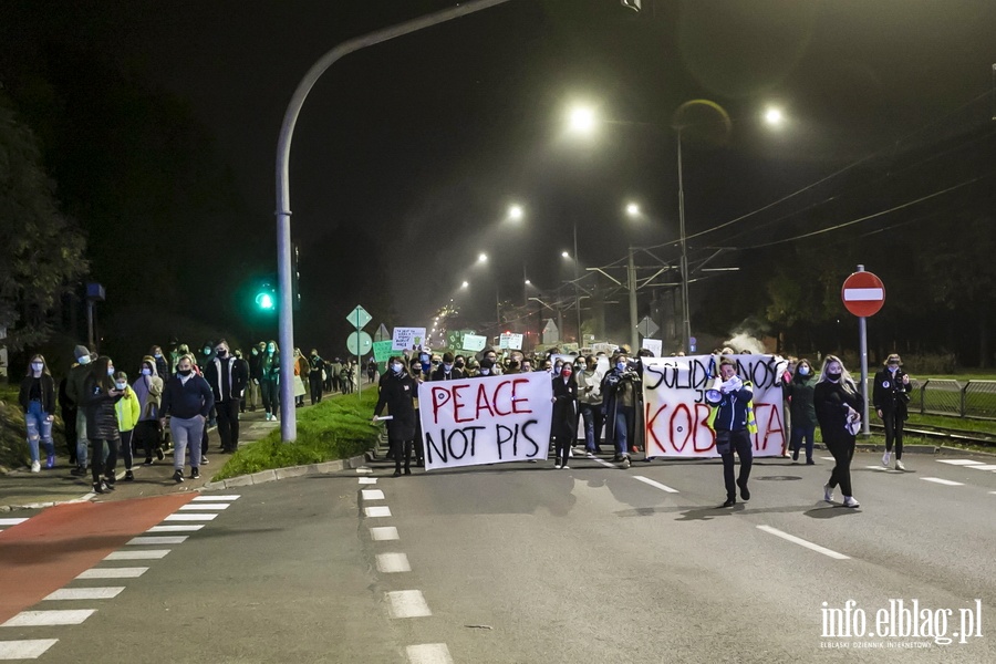 "Peace not PiS". Kolejny protest w Elblgu, demonstracj prbowano zakci, fot. 29
