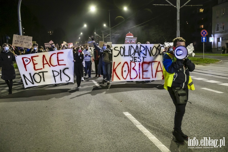 "Peace not PiS". Kolejny protest w Elblgu, demonstracj prbowano zakci, fot. 30