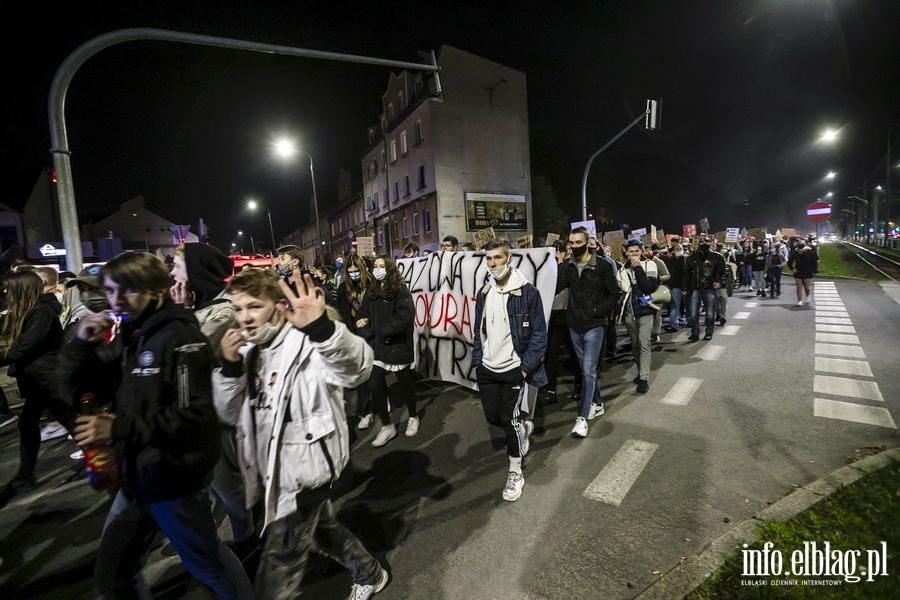 "Peace not PiS". Kolejny protest w Elblgu, demonstracj prbowano zakci, fot. 31