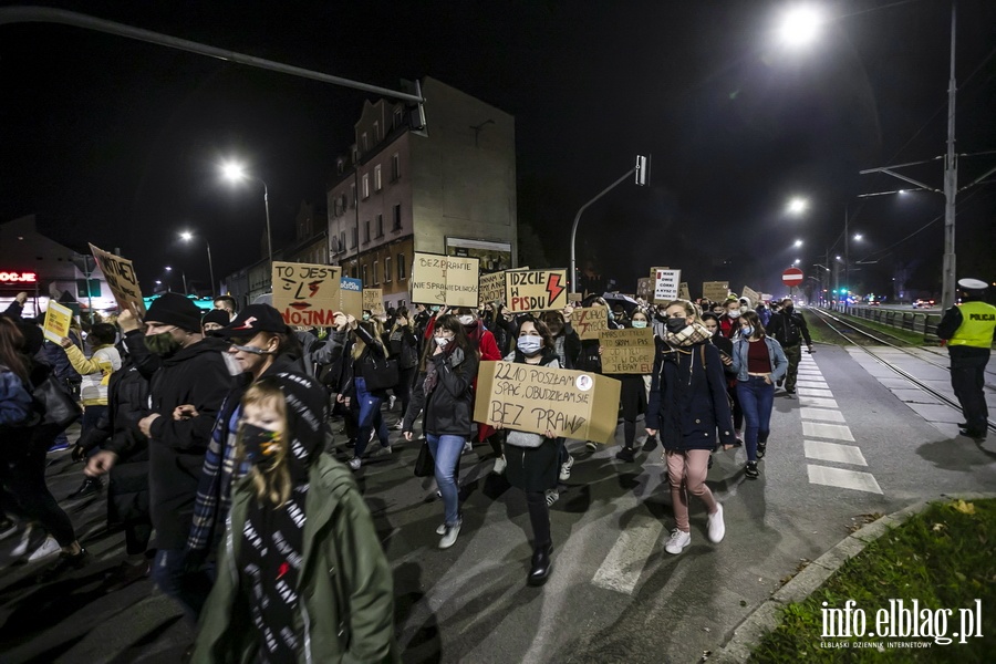 "Peace not PiS". Kolejny protest w Elblgu, demonstracj prbowano zakci, fot. 33