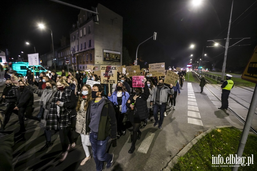 "Peace not PiS". Kolejny protest w Elblgu, demonstracj prbowano zakci, fot. 34