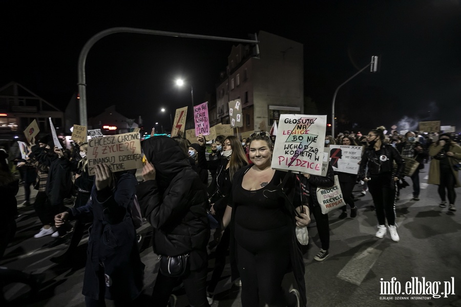 "Peace not PiS". Kolejny protest w Elblgu, demonstracj prbowano zakci, fot. 35