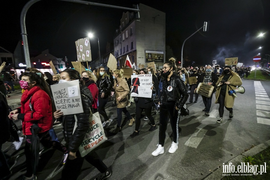 "Peace not PiS". Kolejny protest w Elblgu, demonstracj prbowano zakci, fot. 36