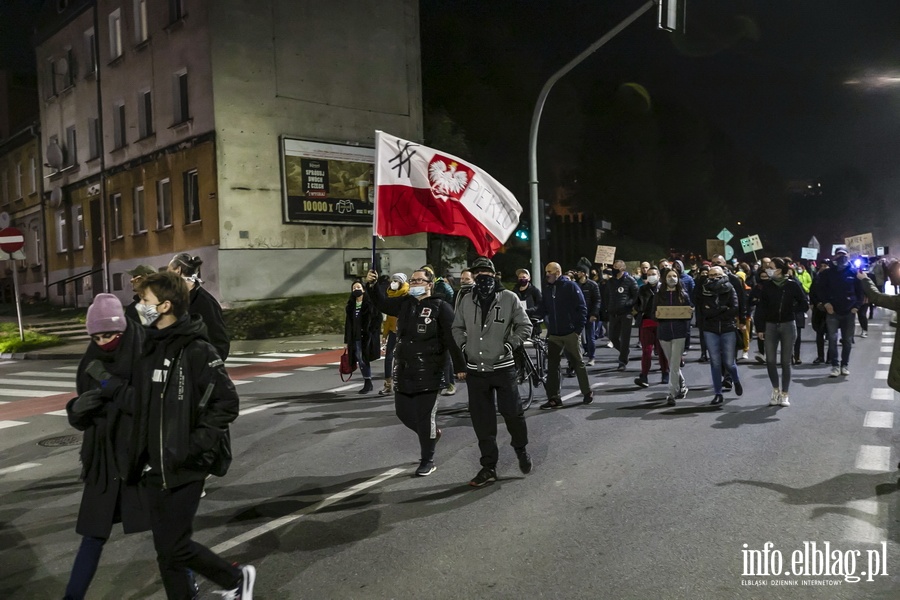 "Peace not PiS". Kolejny protest w Elblgu, demonstracj prbowano zakci, fot. 38