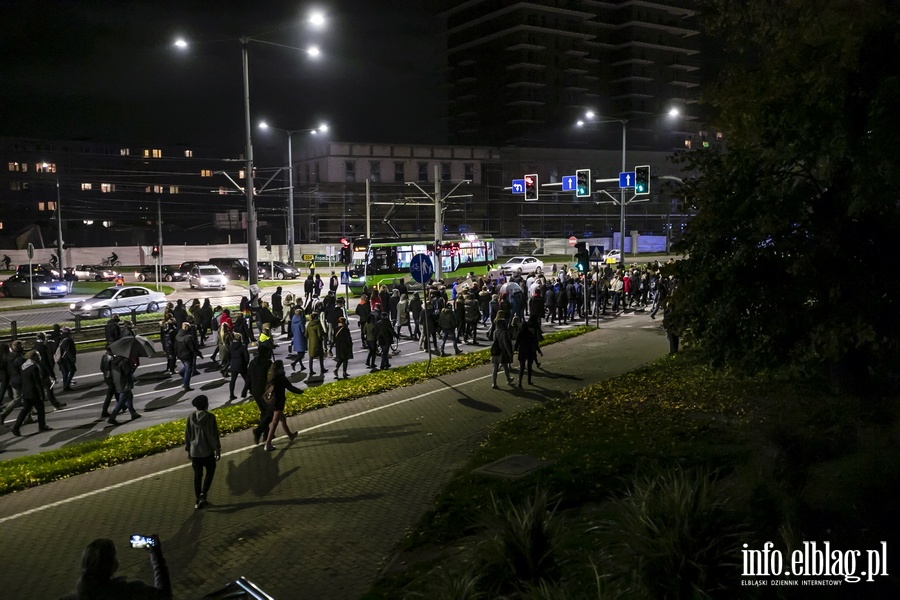 "Peace not PiS". Kolejny protest w Elblgu, demonstracj prbowano zakci, fot. 39