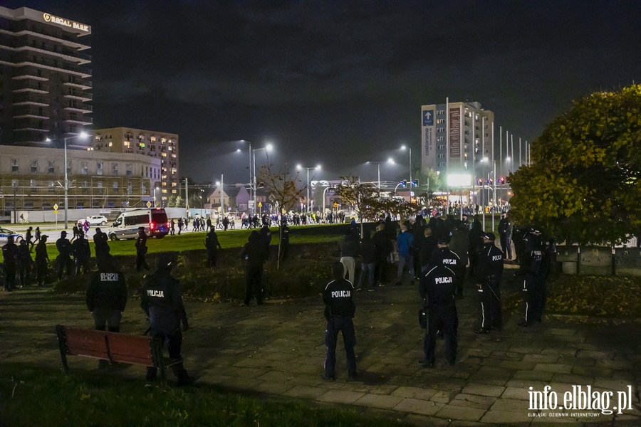 "Peace not PiS". Kolejny protest w Elblgu, demonstracj prbowano zakci, fot. 40