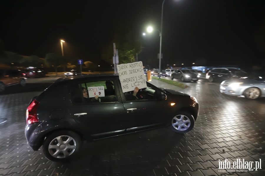 "Nie skadamy parasolek". Protest w Elblgu, demonstrantki zablokoway ruch wmiecie, fot. 7