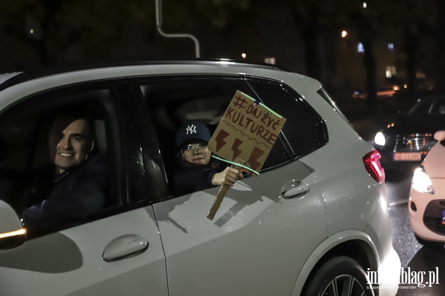 "Nie skadamy parasolek". Protest w Elblgu, demonstrantki zablokoway ruch wmiecie, fot. 19