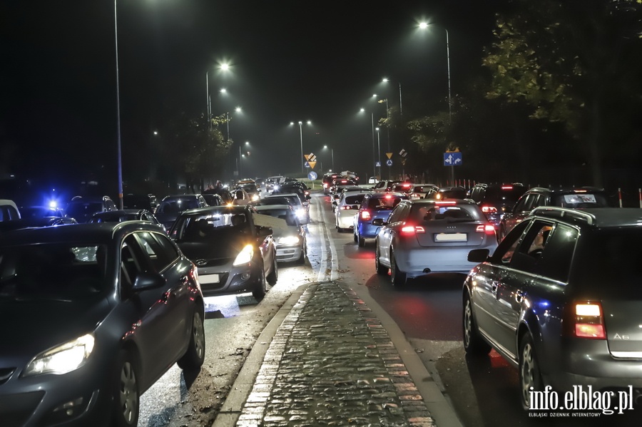 "Nie skadamy parasolek". Protest w Elblgu, demonstrantki zablokoway ruch wmiecie, fot. 28