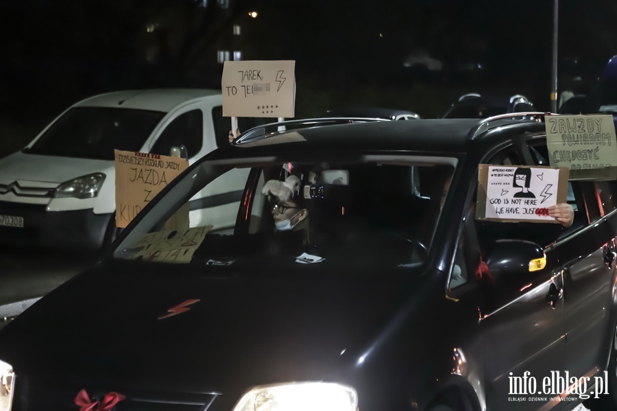 "Nie skadamy parasolek". Protest w Elblgu, demonstrantki zablokoway ruch wmiecie, fot. 33