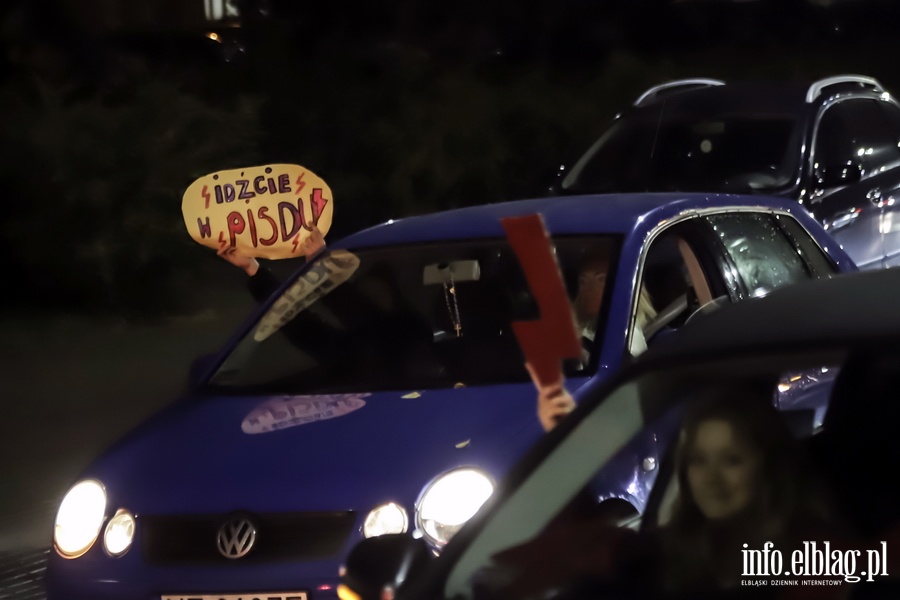 "Nie składamy parasolek". Protest w Elblągu, demonstrantki zablokowały ruch w mieście, fot. 36