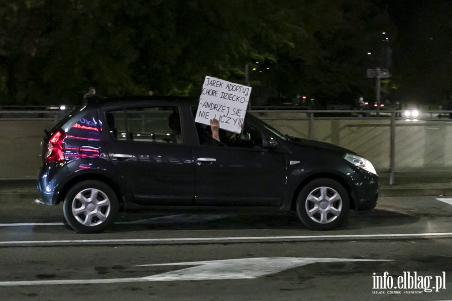 Strajk kobiet w Elblgu. Tym razem to by protest samochodowy, fot. 12