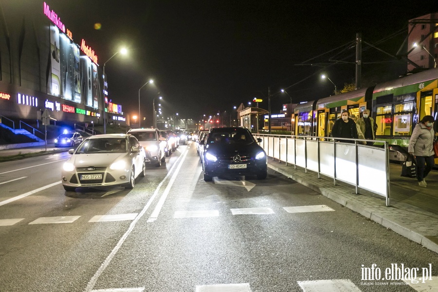 Strajk kobiet w Elblągu. Tym razem to był protest samochodowy, fot. 14
