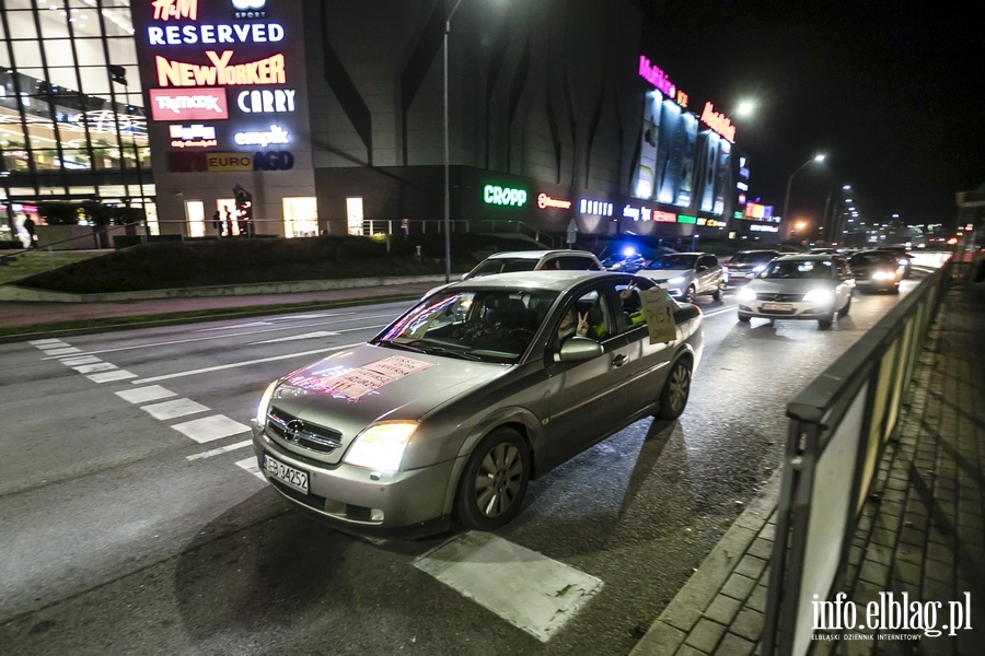 Strajk kobiet w Elblgu. Tym razem to by protest samochodowy, fot. 15