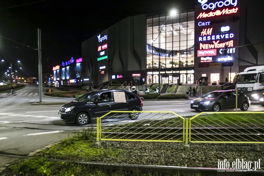 Strajk kobiet w Elblgu. Tym razem to by protest samochodowy, fot. 18