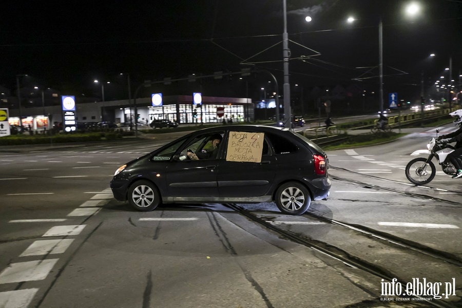Strajk kobiet w Elblgu. Tym razem to by protest samochodowy, fot. 19