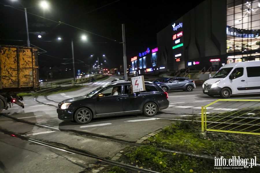 Strajk kobiet w Elblgu. Tym razem to by protest samochodowy, fot. 20