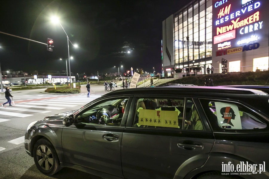 Strajk kobiet w Elblgu. Tym razem to by protest samochodowy, fot. 23