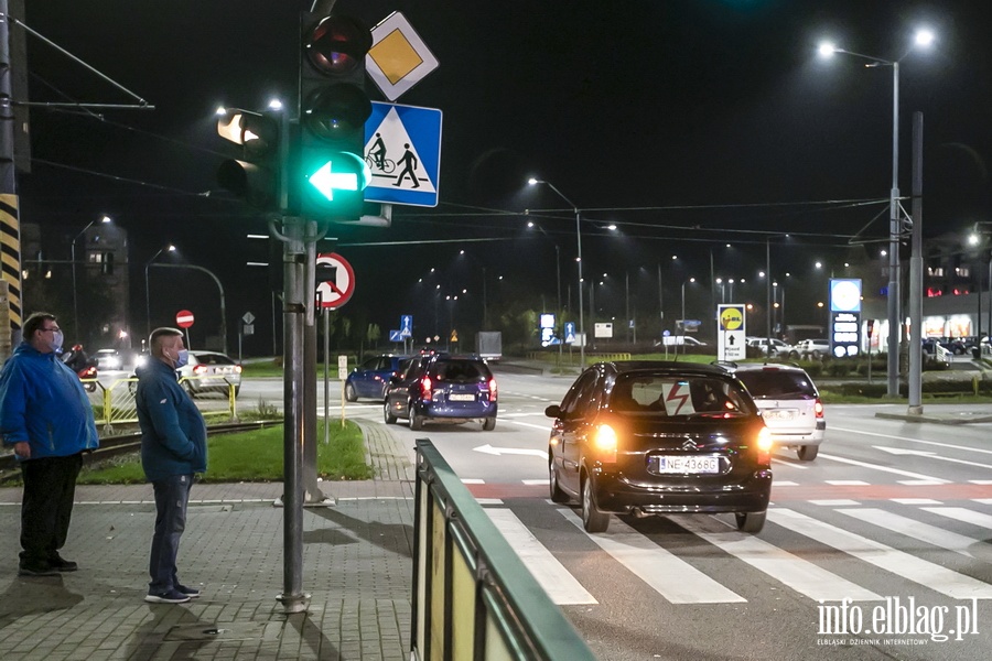 Strajk kobiet w Elblągu. Tym razem to był protest samochodowy, fot. 25