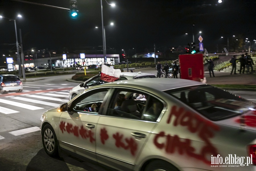 Strajk kobiet w Elblgu. Tym razem to by protest samochodowy, fot. 26