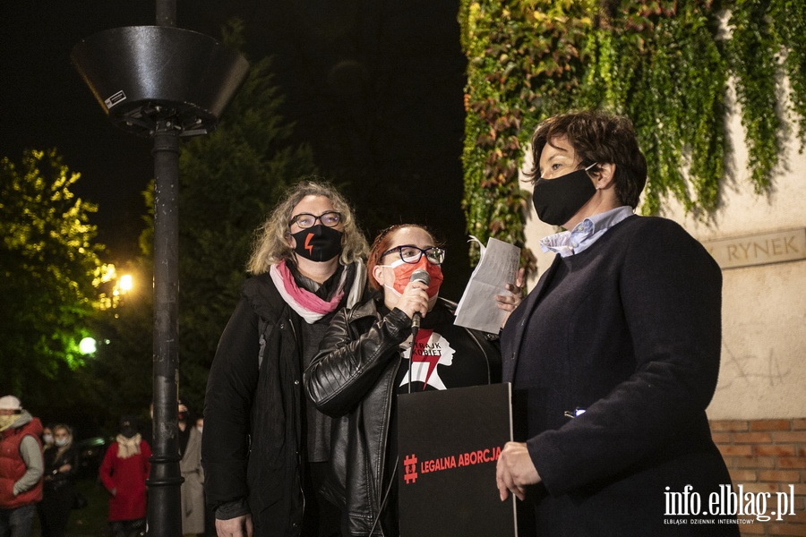 "Wyp..."po raz kolejny nioso si poulicach Elblga. Manifestujcym towarzyszya MartaLempart, fot. 15