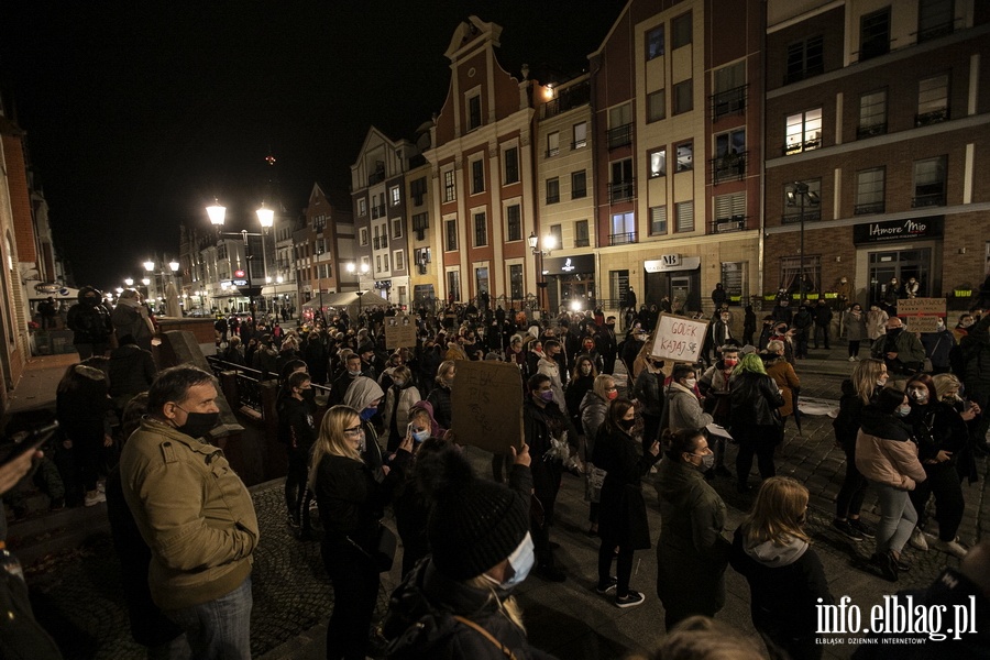 "Wyp..."po raz kolejny nioso si poulicach Elblga. Manifestujcym towarzyszya MartaLempart, fot. 17