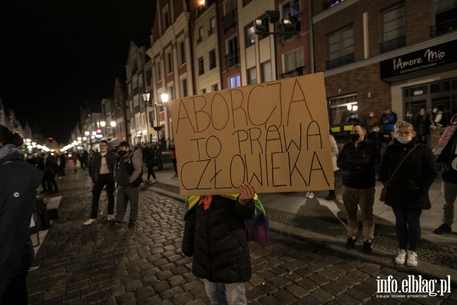 "Wyp..."po raz kolejny nioso si poulicach Elblga. Manifestujcym towarzyszya MartaLempart, fot. 18