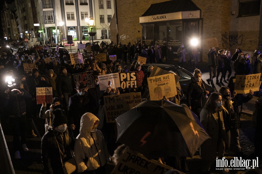 "Wyp..."po raz kolejny nioso si poulicach Elblga. Manifestujcym towarzyszya MartaLempart, fot. 43