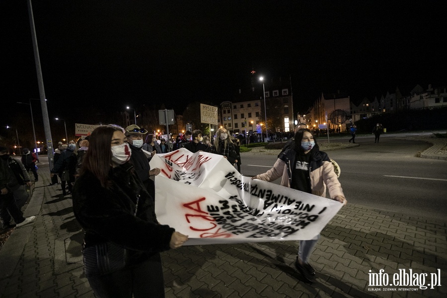 "Wyp..."po raz kolejny nioso si poulicach Elblga. Manifestujcym towarzyszya MartaLempart, fot. 44