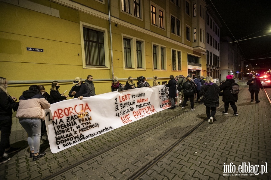 "Wyp..."po raz kolejny nioso si poulicach Elblga. Manifestujcym towarzyszya MartaLempart, fot. 47