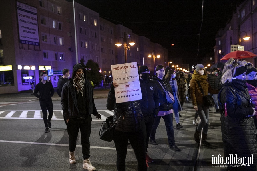 "Wyp..."po raz kolejny nioso si poulicach Elblga. Manifestujcym towarzyszya MartaLempart, fot. 52