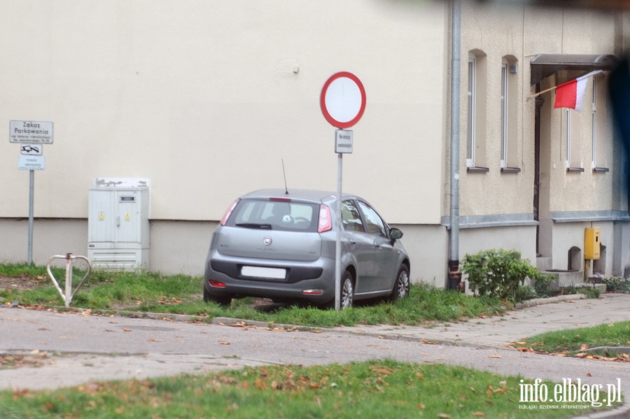 Mistrzowie parkowania w Elblągu (część 72), fot. 2