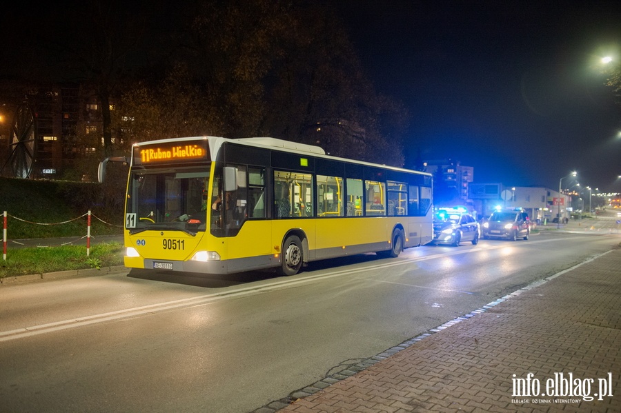 Wypadek trzech aut z autobusem przy Aleja Odrodzenia, fot. 5