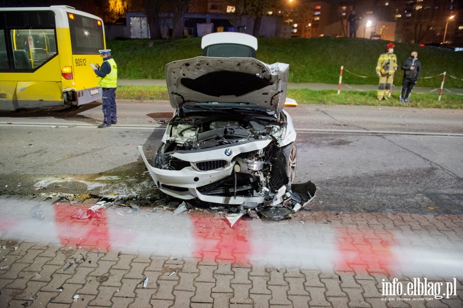 Wypadek trzech aut z autobusem przy Aleja Odrodzenia, fot. 6