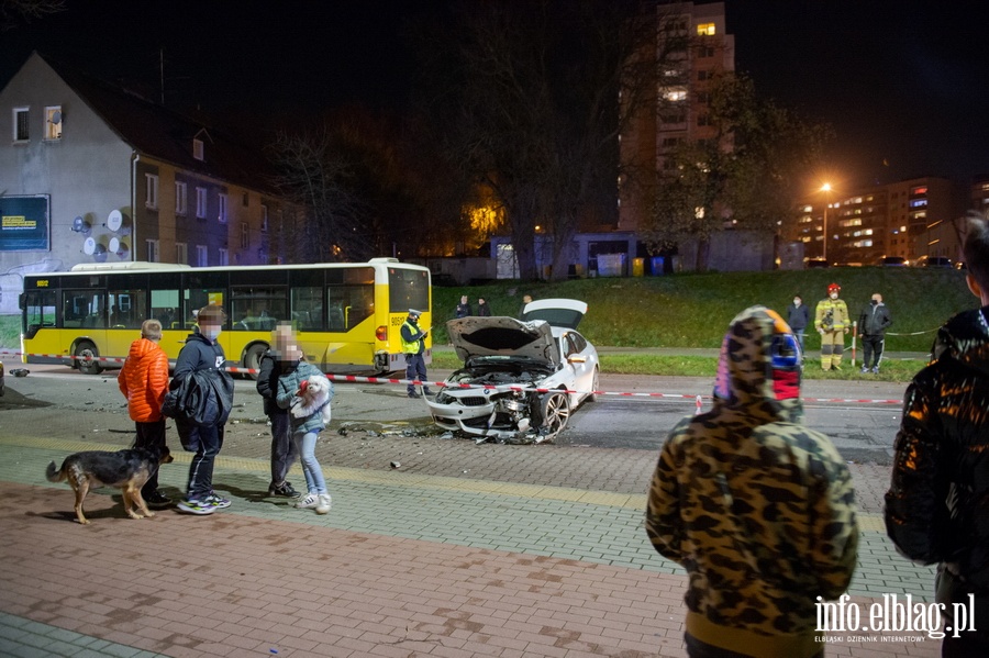 Wypadek trzech aut z autobusem przy Aleja Odrodzenia, fot. 19