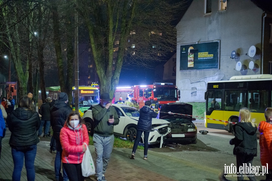 Wypadek trzech aut z autobusem przy Aleja Odrodzenia, fot. 20