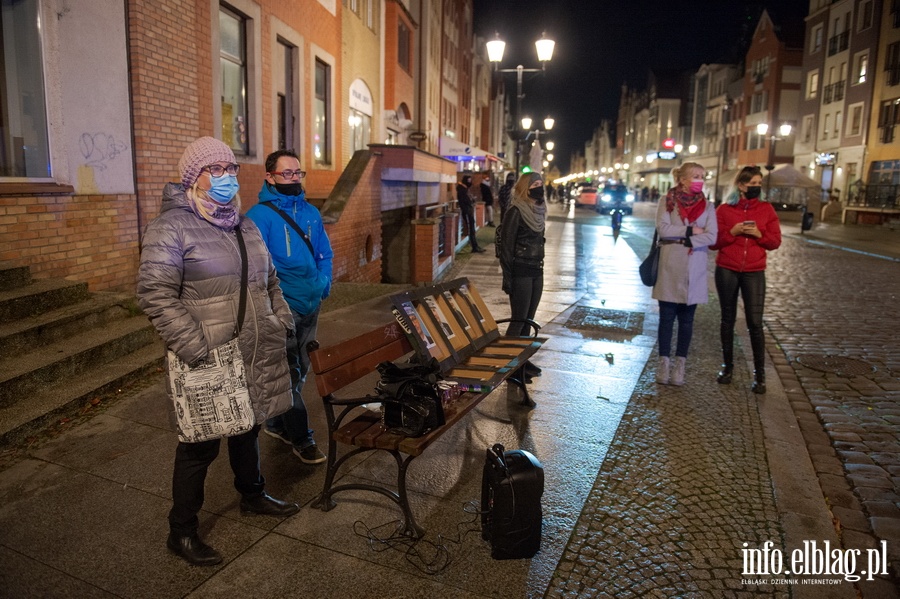 Elblski Strajk Kobiet zorganizowa kolejny protest pt.: ,, Wkurzone za Warszaw ''., fot. 3