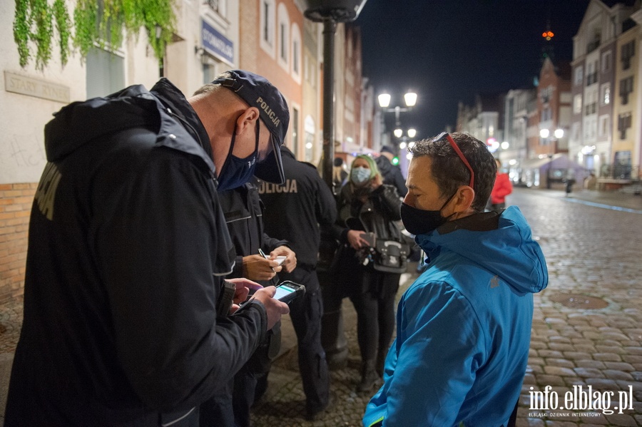 Elblski Strajk Kobiet zorganizowa kolejny protest pt.: ,, Wkurzone za Warszaw ''., fot. 11