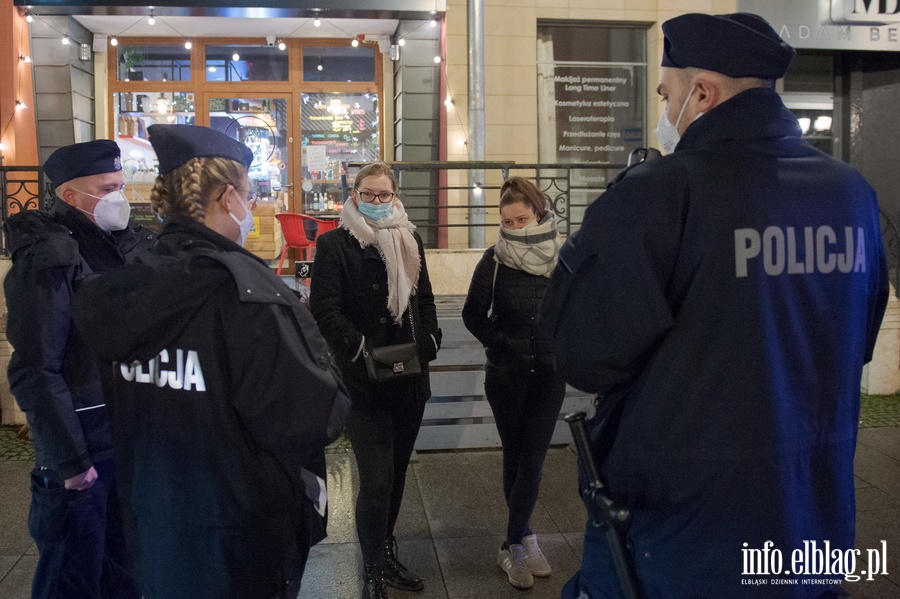 Elblski Strajk Kobiet zorganizowa kolejny protest pt.: ,, Wkurzone za Warszaw ''., fot. 12