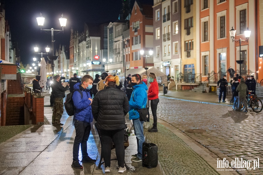 Elblski Strajk Kobiet zorganizowa kolejny protest pt.: ,, Wkurzone za Warszaw ''., fot. 16